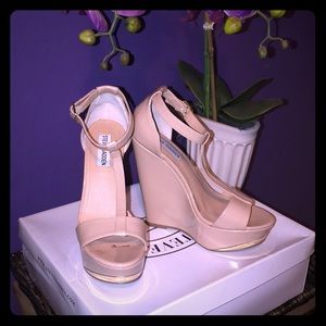 Steve Madden Nude wedges